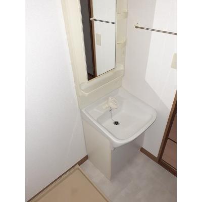 カーサ船越南 102【管理NO：1-011660301-01020】 ★家具家電は申し込み後に搬入します★ ★2026年09月中旬入居可能★の物件画像
