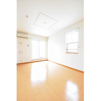 カーサ　リベーラ 201【管理NO：1-015110201-02010】 ★家具家電は申し込み後に搬入します★の物件画像