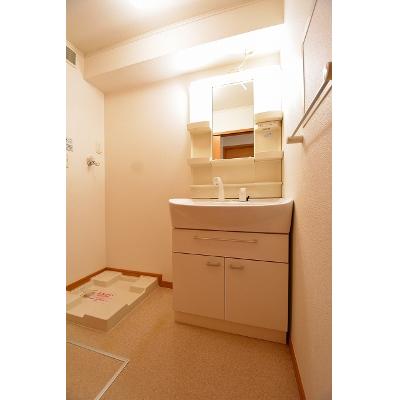 カーサ　リベーラ 201【管理NO：1-015110201-02010】 ★家具家電は申し込み後に搬入します★の物件画像
