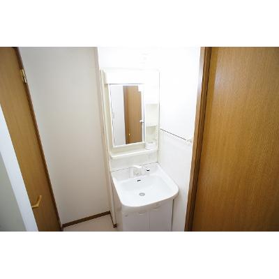 クーバーインウエストＥ 102【管理NO：1-011639401-01020】 ★家具家電は申し込み後に搬入します★ ★2026年09月下旬入居可能★の物件画像