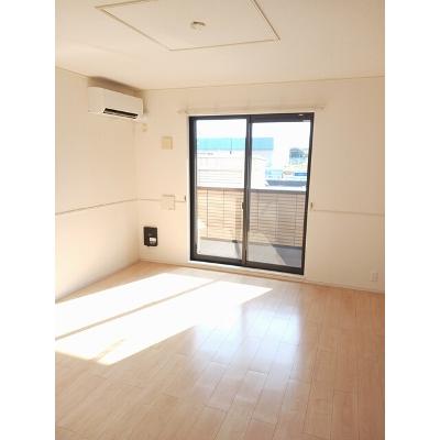 ウエスト　ウッド 101【管理NO：1-015619601-01010】 ★家具家電は申し込み後に搬入します★ ★2026年09月中旬入居可能★の物件画像