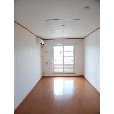 ユーベル　Ａ 201【管理NO：1-013238601-02010】 ★家具家電は申し込み後に搬入します★の物件画像