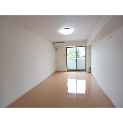 フロイダーホフ 102【管理NO：1-016948901-01020】 ★家具家電は申し込み後に搬入します★の物件画像