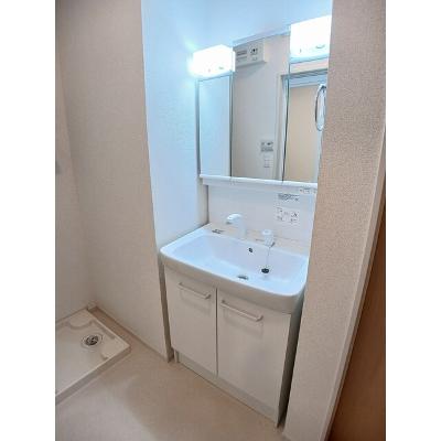 イリス　Ａ 201【管理NO：1-025326301-02010】 ★家具家電は申し込み後に搬入します★の物件画像