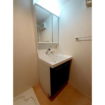 イーストブルー六番館 301【管理NO：1-022548101-03010】 ★家具家電は申し込み後に搬入します★ ★2026年09月中旬入居可能★の物件画像