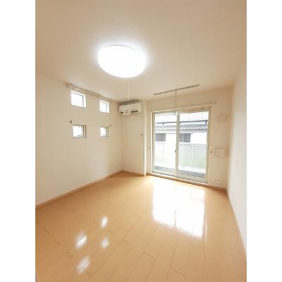 シャロル　Ⅲ 101【管理NO：1-016895001-01010】 ★家具家電は申し込み後に搬入します★ ★2026年09月下旬入居可能★の物件画像