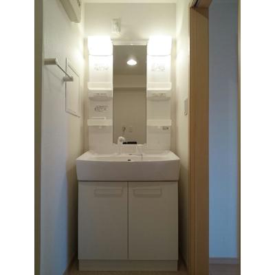 イズムユウ・Ｄ 203【管理NO：1-016358901-02030】 ★家具家電は申し込み後に搬入します★の物件画像