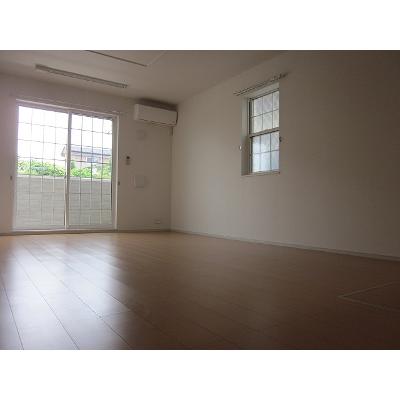 アイリス　Ⅰ 101【管理NO：1-018306601-01010】 ★家具家電は申し込み後に搬入します★の物件画像