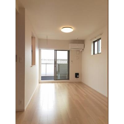 カーサ　ウィステリア 301【管理NO：1-027339801-03010】 ★家具家電は申し込み後に搬入します★の物件画像