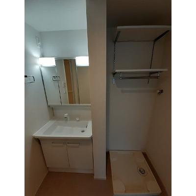 トライアングルコート 101【管理NO：1-027589101-01010】 ★家具家電は申し込み後に搬入します★ ★2026年10月中旬入居可能★の物件画像