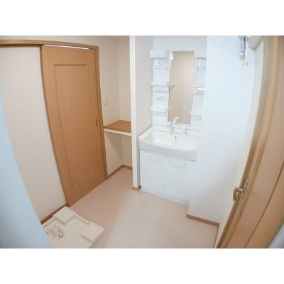 ノイブリーゼ 105【管理NO：1-015423801-01040】 ★家具家電は申し込み後に搬入します★の物件画像