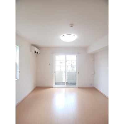 ノイブリーゼⅡ 101【管理NO：1-015548401-01010】 ★家具家電は申し込み後に搬入します★の物件画像