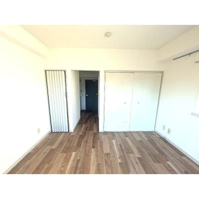 ユニオンマンスリー船橋８　301　1R・シングル☆【禁煙ルーム】人気の角部屋！デスク・チェア＆たっぷり収納2ドア冷蔵庫など生活家電のあるお部屋/駅近くには東武百貨店など複数あり買い物に便利の物件画像