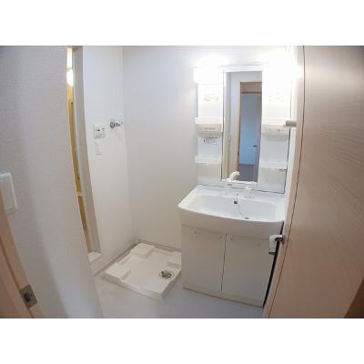 コーラル　リーフ 101【管理NO：1-017503601-01010】 ★家具家電は申し込み後に搬入します★ ★2026年10月中旬入居可能★の物件画像