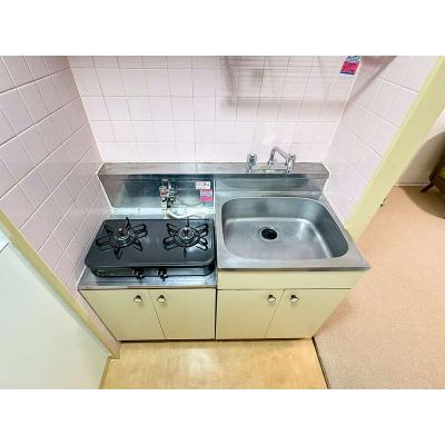 ユニオンマンスリー西川口９　208　1R・セミダブル☆【禁煙ルーム】人気の角部屋！ローテーブル・ソファ＆たっぷり収納2ドア冷蔵庫など生活家電のあるお部屋の物件画像