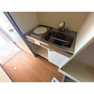 ユニオンマンスリー西川口８　301　1K・セミダブル☆【禁煙ルーム】人気の角部屋！便利な宅配ボックス付き！ソファ＆ローテーブル＆たっぷり収納2ドア冷蔵庫など生活家電のあるお部屋の物件画像