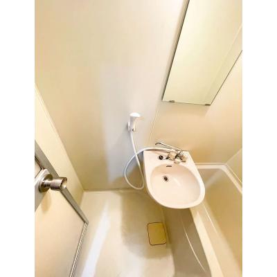 ユニオンマンスリー春日部１　703　1K・シングル☆【禁煙ルーム】人気の角部屋！バストイレ別＆温水洗浄便座完備♪デスク・チェア＆たっぷり収納2ドア冷蔵庫など生活家電のあるお部屋の物件画像