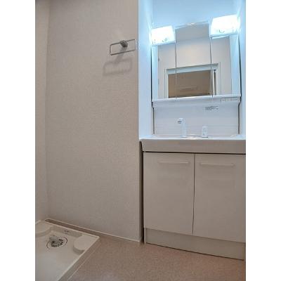 リヴェール 201【管理NO：1-028432201-02010】 ★家具家電は申し込み後に搬入します★ ★2026年10月上旬入居可能★の物件画像