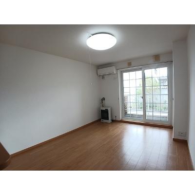 カーサ　ウイスタリア 102【管理NO：1-013337901-01020】 ★家具家電は申し込み後に搬入します★の物件画像