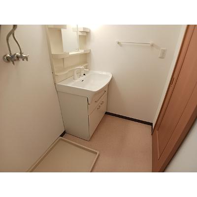 カーサ　ウイスタリア 102【管理NO：1-013337901-01020】 ★家具家電は申し込み後に搬入します★の物件画像