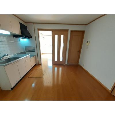 ローゼンハイム 102【管理NO：1-012114901-01020】 ★家具家電は申し込み後に搬入します★の物件画像