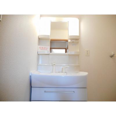 フレスクーラＥ 201【管理NO：1-014050405-02010】 ★家具家電は申し込み後に搬入します★ ★2026年10月下旬入居可能★の物件画像