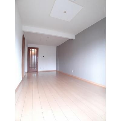 ラトゥール 102【管理NO：1-007829001-01020】 ★家具家電は申し込み後に搬入します★の物件画像