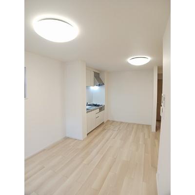 トロン 101【管理NO：1-025821001-01010】 ★家具家電は申し込み後に搬入します★の物件画像