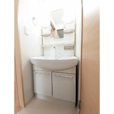 ファン　ファミールＡ 102【管理NO：1-018914901-01020】 ★家具家電は申し込み後に搬入します★の物件画像
