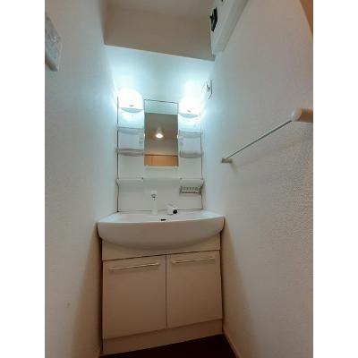 アイソン 301【管理NO：1-018738001-03010】 ★家具家電は申し込み後に搬入します★ ★2026年10月上旬入居可能★の物件画像