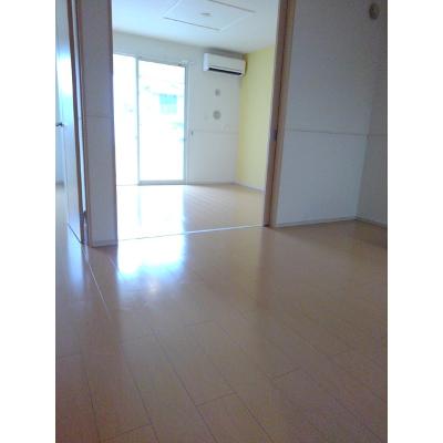 ゼファーしるく 103【管理NO：1-019271401-01030】 ★家具家電は申し込み後に搬入します★の物件画像