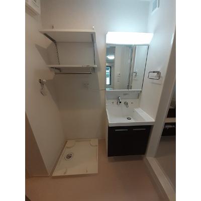 バルーン　フラワー 102【管理NO：1-027639901-01020】 ★家具家電は申し込み後に搬入します★ ★2026年09月中旬入居可能★の物件画像