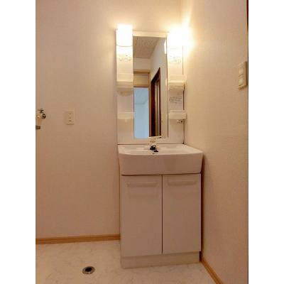 マンションローレル 102【管理NO：1-003625501-01020】 ★家具家電は申し込み後に搬入します★ ★2026年11月中旬入居可能★の物件画像