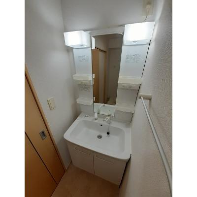 イースト・ヌーヴォー 201【管理NO：1-018590601-02010】 ★家具家電は申し込み後に搬入します★の物件画像