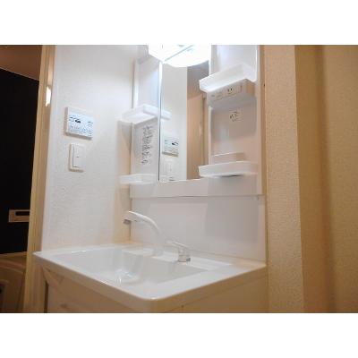 エトワール 101【管理NO：1-023605901-01010】 ★家具家電は申し込み後に搬入します★の物件画像