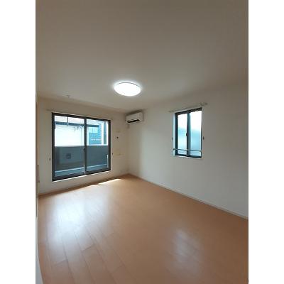 ヴィスタレジーナ 202【管理NO：1-020161301-02020】 ★家具家電は申し込み後に搬入します★ ★2026年10月中旬入居可能★の物件画像