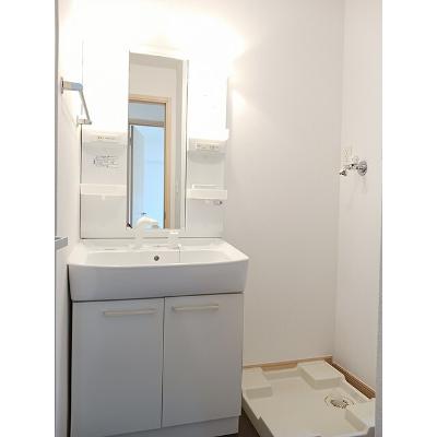 ブルー　コスモ 102【管理NO：1-016317801-01020】 ★家具家電は申し込み後に搬入します★の物件画像