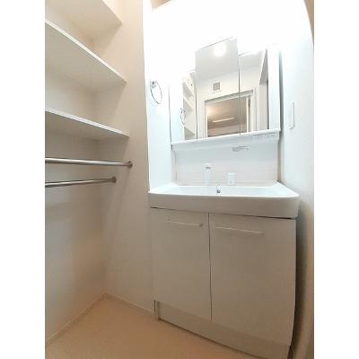 ロンシャン 102【管理NO：1-026328401-01020】 ★家具家電は申し込み後に搬入します★ ★2026年10月中旬入居可能★の物件画像