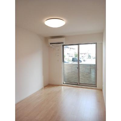 クレシェンド　ラブ　Ⅲ 103【管理NO：1-025516803-01030】 ★家具家電は申し込み後に搬入します★の物件画像
