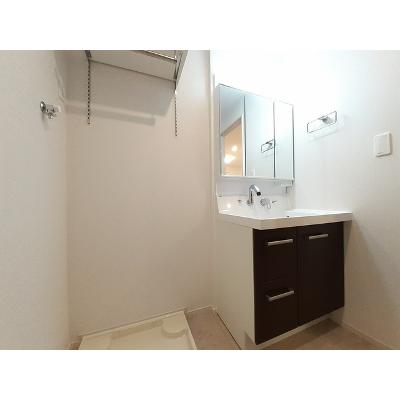 イタニティー富山 102【管理NO：1-027182801-01020】 ★家具家電は申し込み後に搬入します★ ★2026年10月中旬入居可能★の物件画像