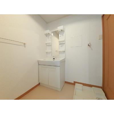 シュシュ 201【管理NO：1-015399401-02010】 ★家具家電は申し込み後に搬入します★ ★2026年10月中旬入居可能★の物件画像