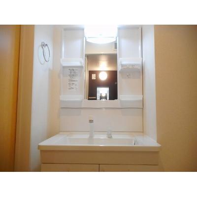フィオーレ３０２ 305【管理NO：1-021118001-03040】 ★家具家電は申し込み後に搬入します★の物件画像