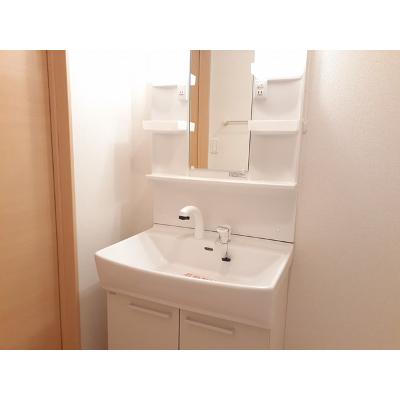 エルムス 102【管理NO：1-020170401-01020】 ★家具家電は申し込み後に搬入します★の物件画像