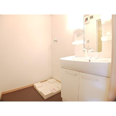 シーライト 105【管理NO：1-016676901-01040】 ★家具家電は申し込み後に搬入します★の物件画像