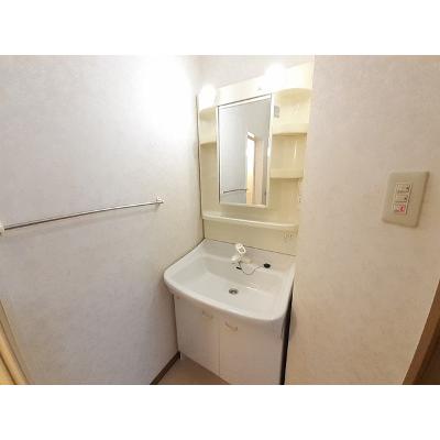 クレストール米沢 102【管理NO：1-011280601-01020】 ★家具家電は申し込み後に搬入します★ ★2026年11月上旬入居可能★の物件画像