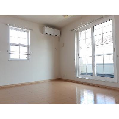 ホワイトオーク東 201【管理NO：1-016160901-02010】 ★家具家電は申し込み後に搬入します★の物件画像