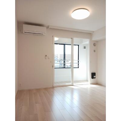 ラ・ブリエ布袋 203【管理NO：1-027657501-02030】 ★家具家電は申し込み後に搬入します★の物件画像
