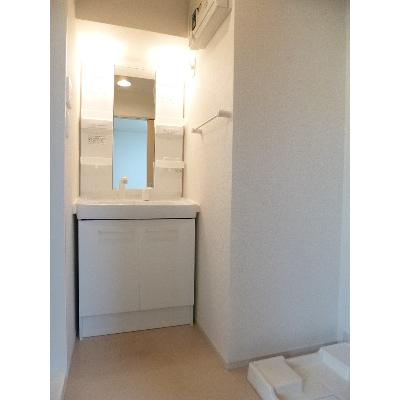 リラ 201【管理NO：1-018653201-02010】 ★家具家電は申し込み後に搬入します★ ★2026年11月上旬入居可能★の物件画像