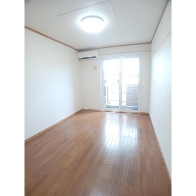 フィオレンテⅠ 102【管理NO：1-013307901-01020】 ★家具家電は申し込み後に搬入します★の物件画像