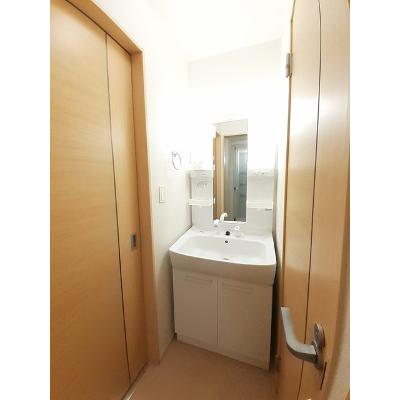 ルーナ 103【管理NO：1-017712401-01030】 ★家具家電は申し込み後に搬入します★の物件画像